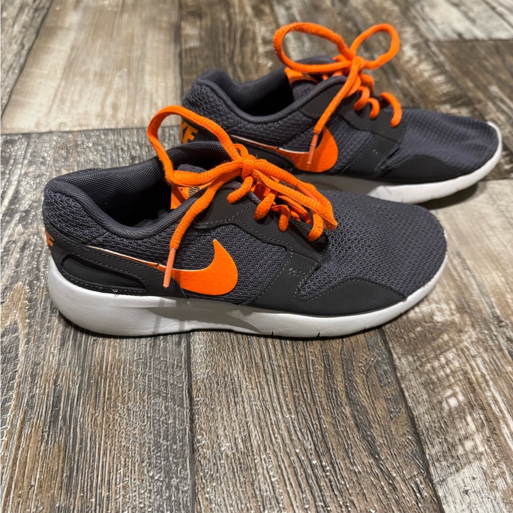 Nike Gray and Orange Kids 4.5Y Sneakers/Tennis Shoes